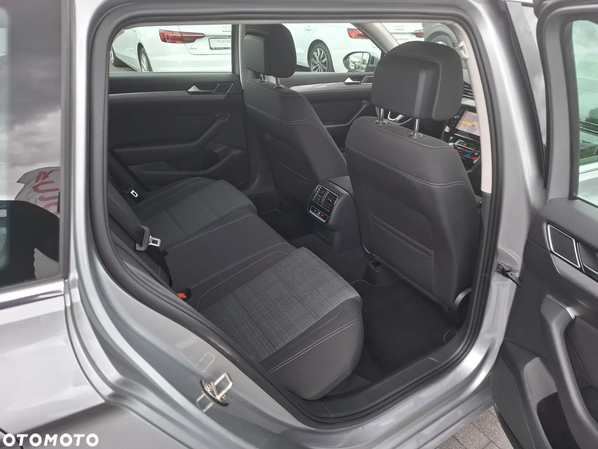 Volkswagen Passat Variant 2.0 TDI SCR DSG Business - 8