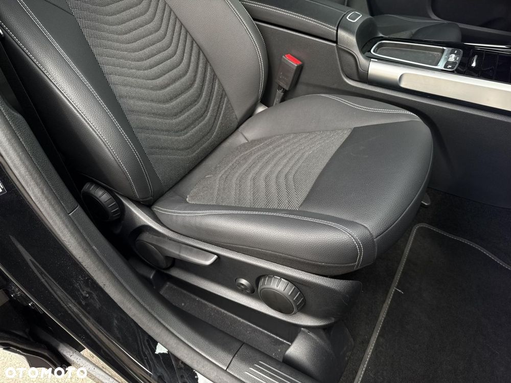 Mercedes-Benz GLB - 25