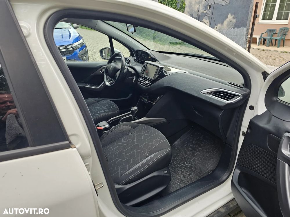 Peugeot 2008 - 12