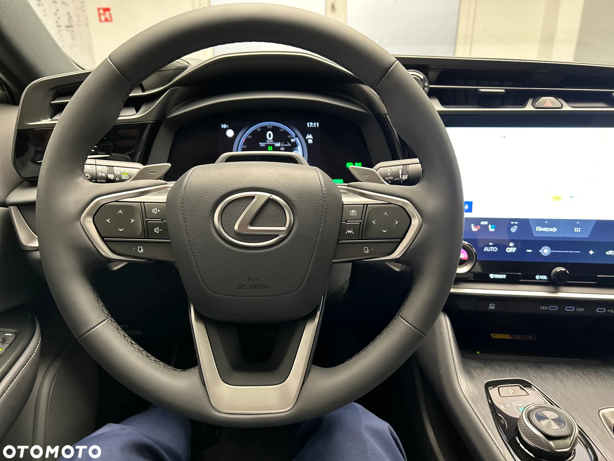 Lexus RZ - 13