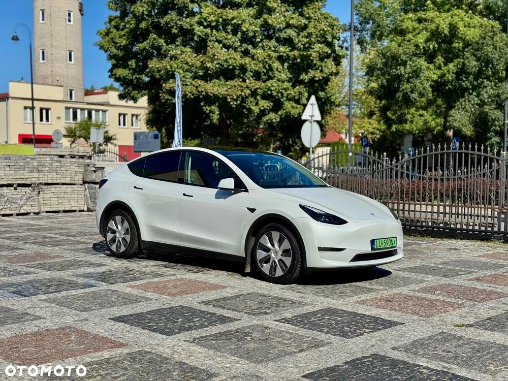Tesla Model Y - 27