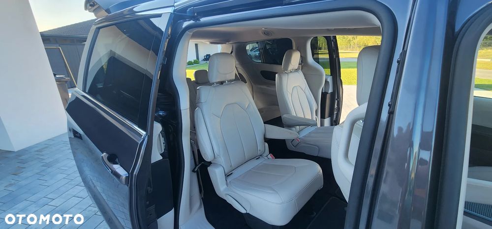 Chrysler Pacifica - 11