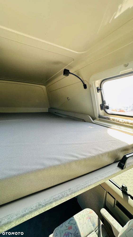 Volkswagen Multivan - 13