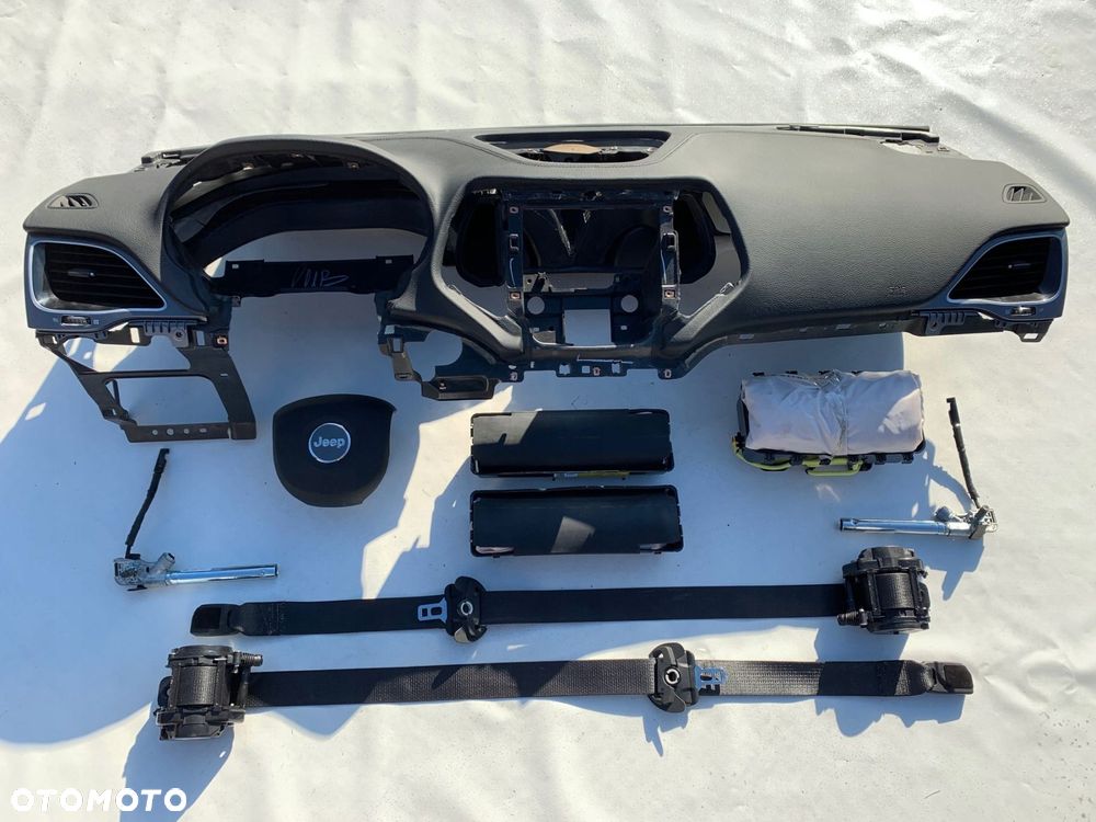 jeep cherokee kl deska kokpit konsola poduszki pas - 2