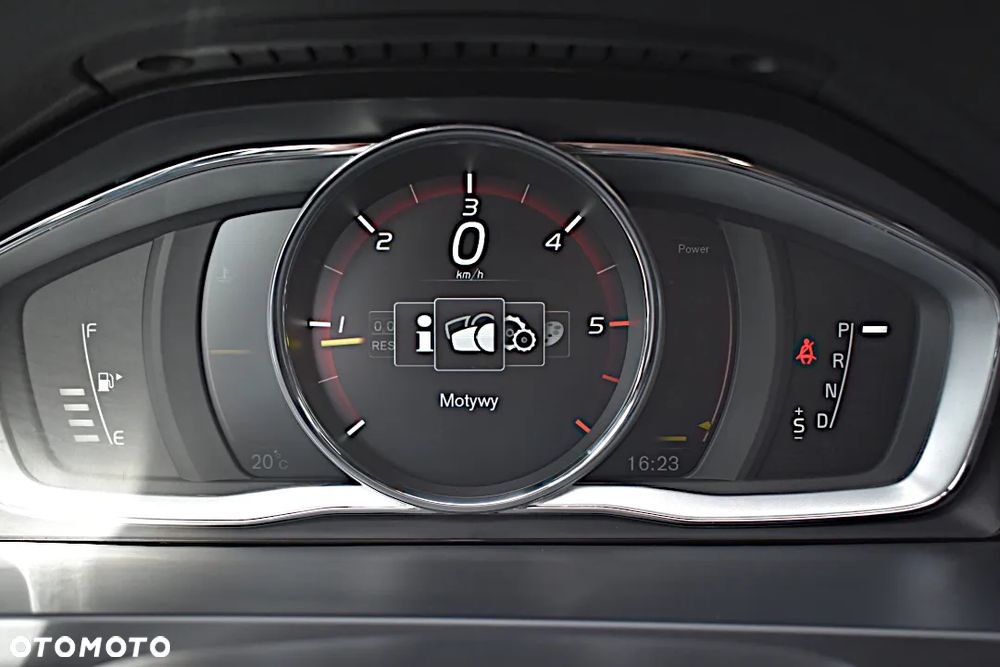 Volvo V60 D4 Geartronic R-Design - 26