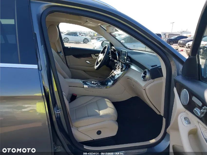 Mercedes-Benz GLC - 9