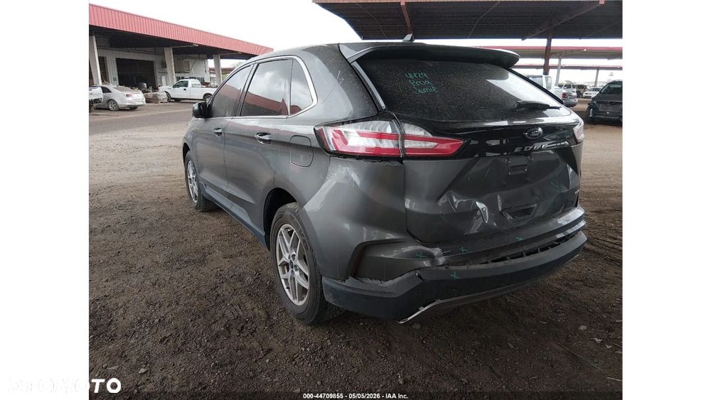 Ford Edge - 8