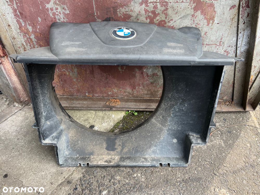 Obudowa chłodnicy osłona Bmw e39 520d 136km