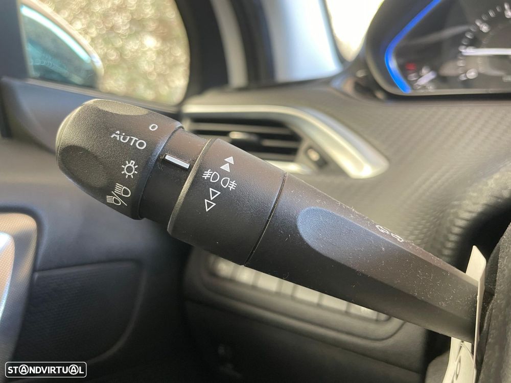 Peugeot 2008 1.2 PureTech Allure - 18