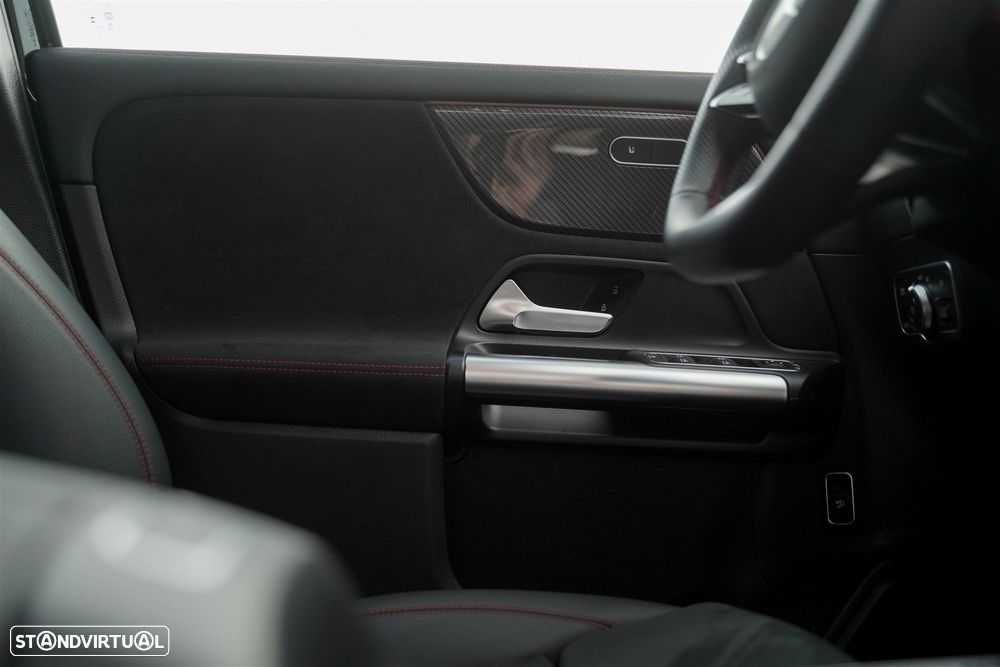 Mercedes-Benz GLA 180 d AMG Line - 39