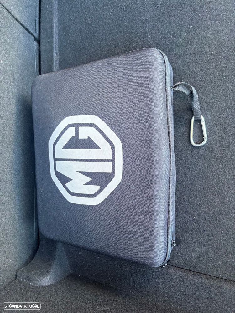 MG MG4 64 kWh Luxury - 36