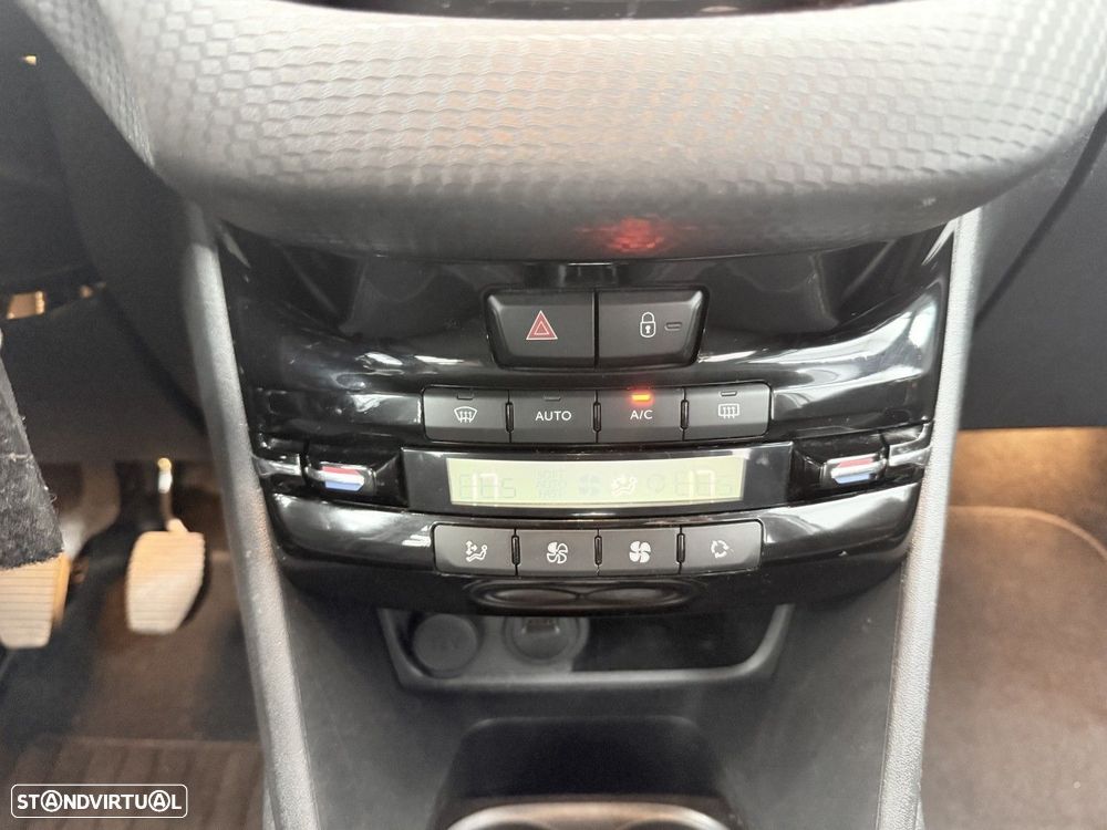 Peugeot 208 1.2 PureTech Allure - 27