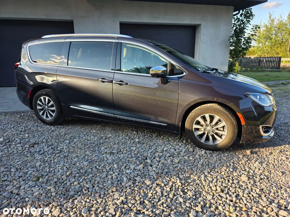 Chrysler Pacifica - 3