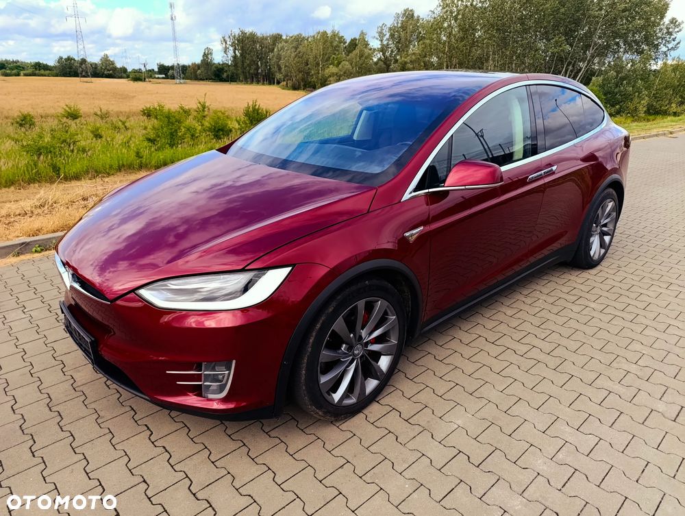 Tesla Model X - 24