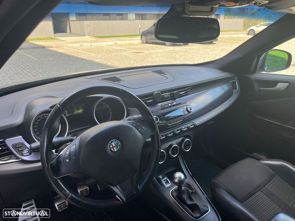 Alfa Romeo Giulietta 1.6 JTDm Distinctive - 8