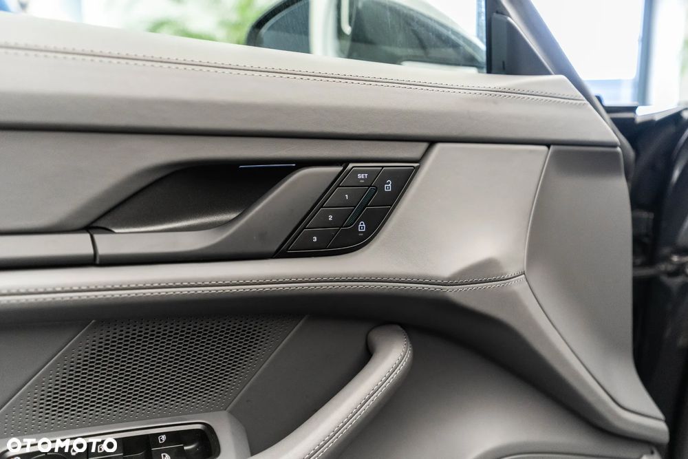 Porsche Taycan 105kWh 4S Black Edition - 18