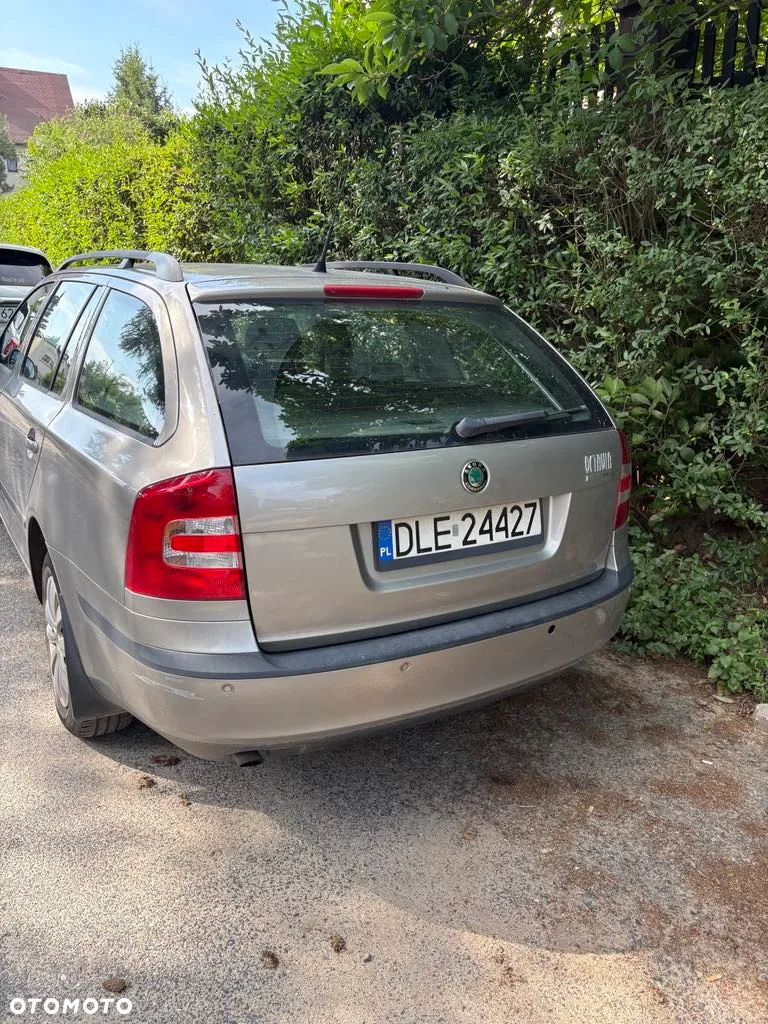 Skoda Octavia 1.6 FSI Ambiente - 6