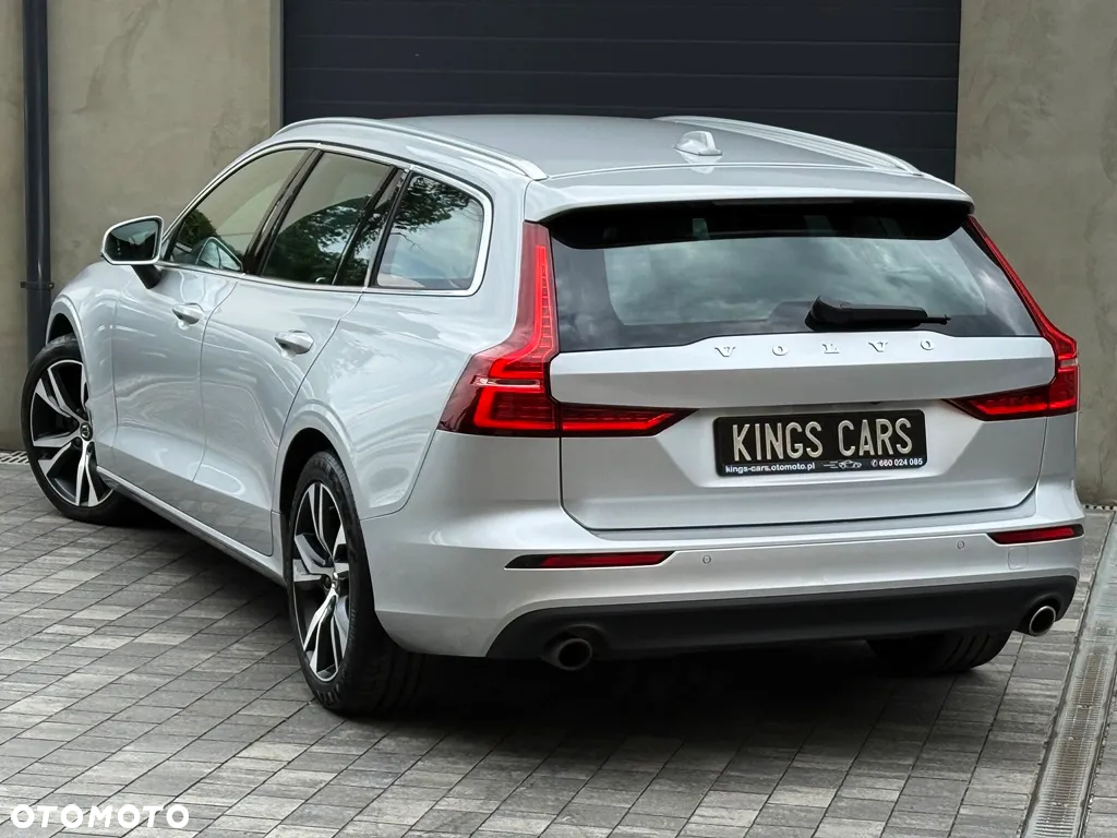 Volvo V60 B3 B DKG Momentum - 24