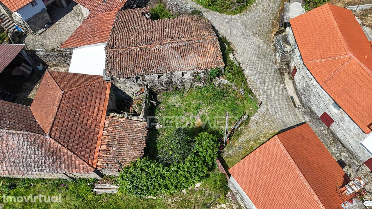 Moradia em Ruina - Grande imagem: 2/16