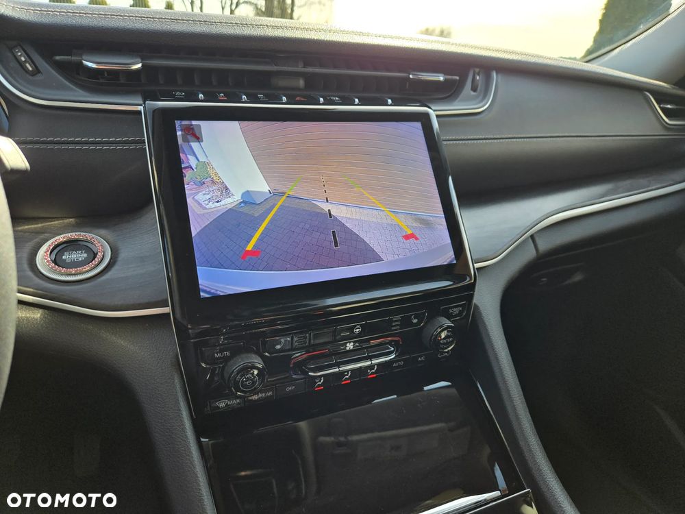 Jeep Grand Cherokee - 25