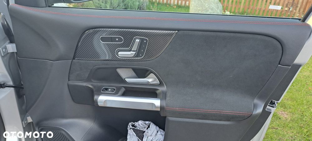 Mercedes-Benz GLB 200 4-Matic AMG Line 8G-DCT - 9