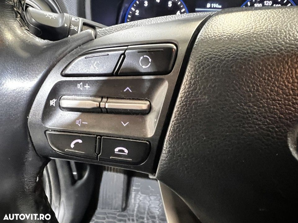 Hyundai KONA - 15