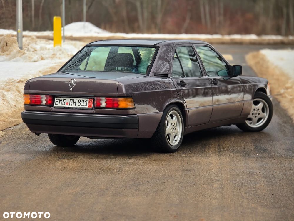 Mercedes-Benz W201 (190) - 4