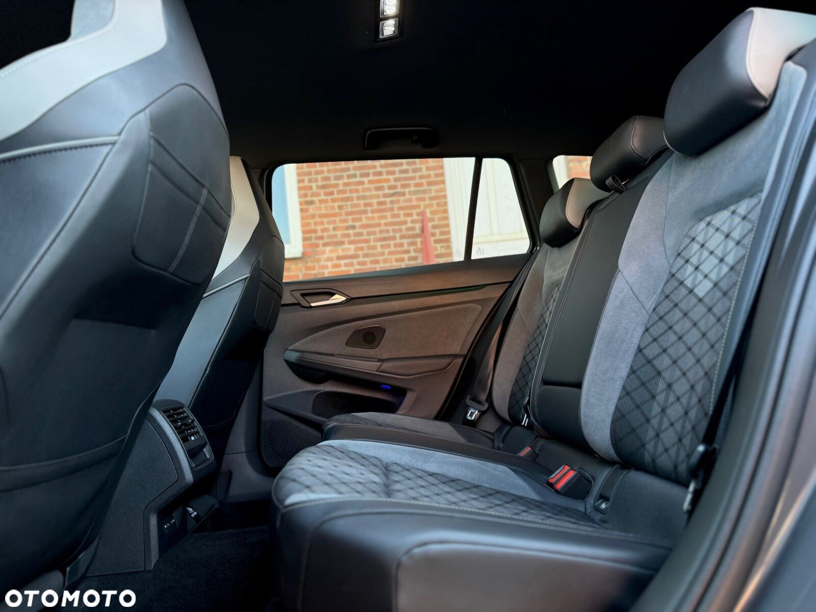 Volkswagen Golf VIII 1.5 TSI EVO R-Line - 11