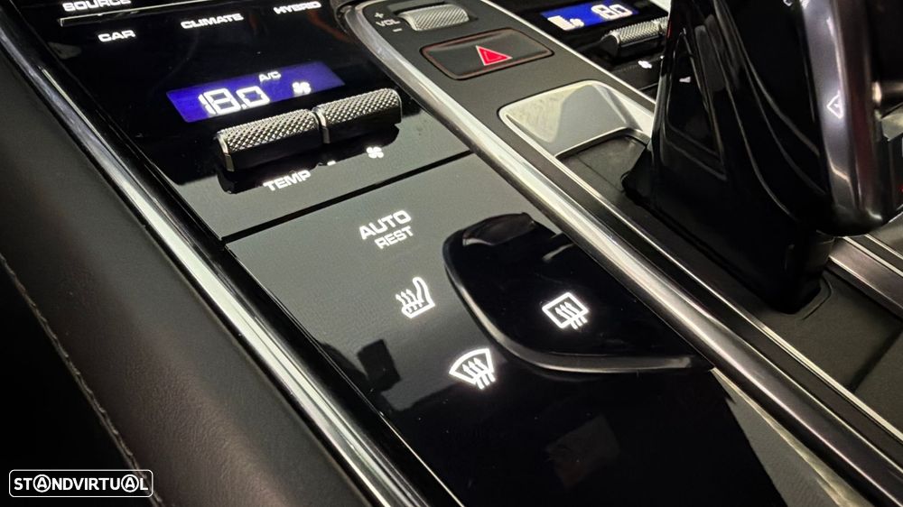 Porsche Panamera Sport Turismo 4 E-Hybrid 10 Years Edition - 17
