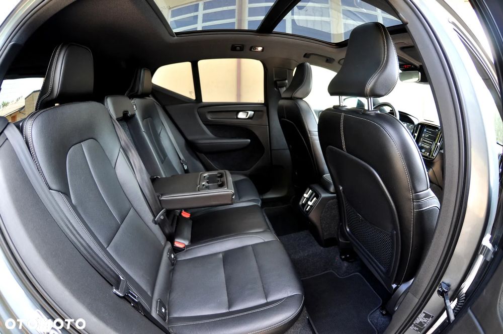 Volvo XC 40 D4 AWD Geartronic R-Design - 28