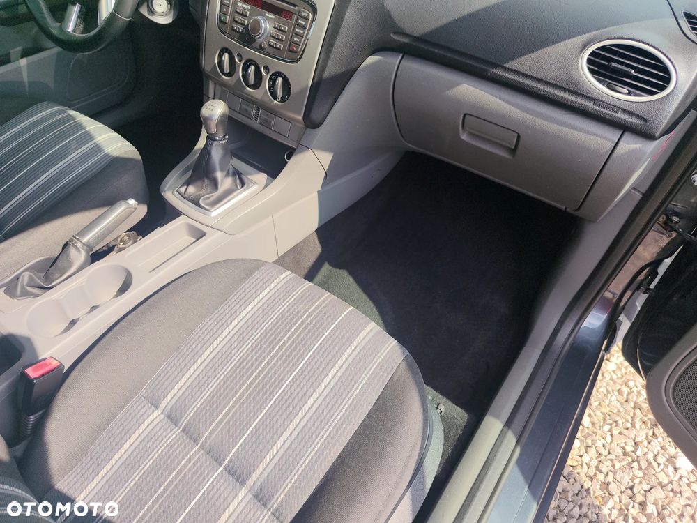 Ford Focus 1.6 16V Style - 8
