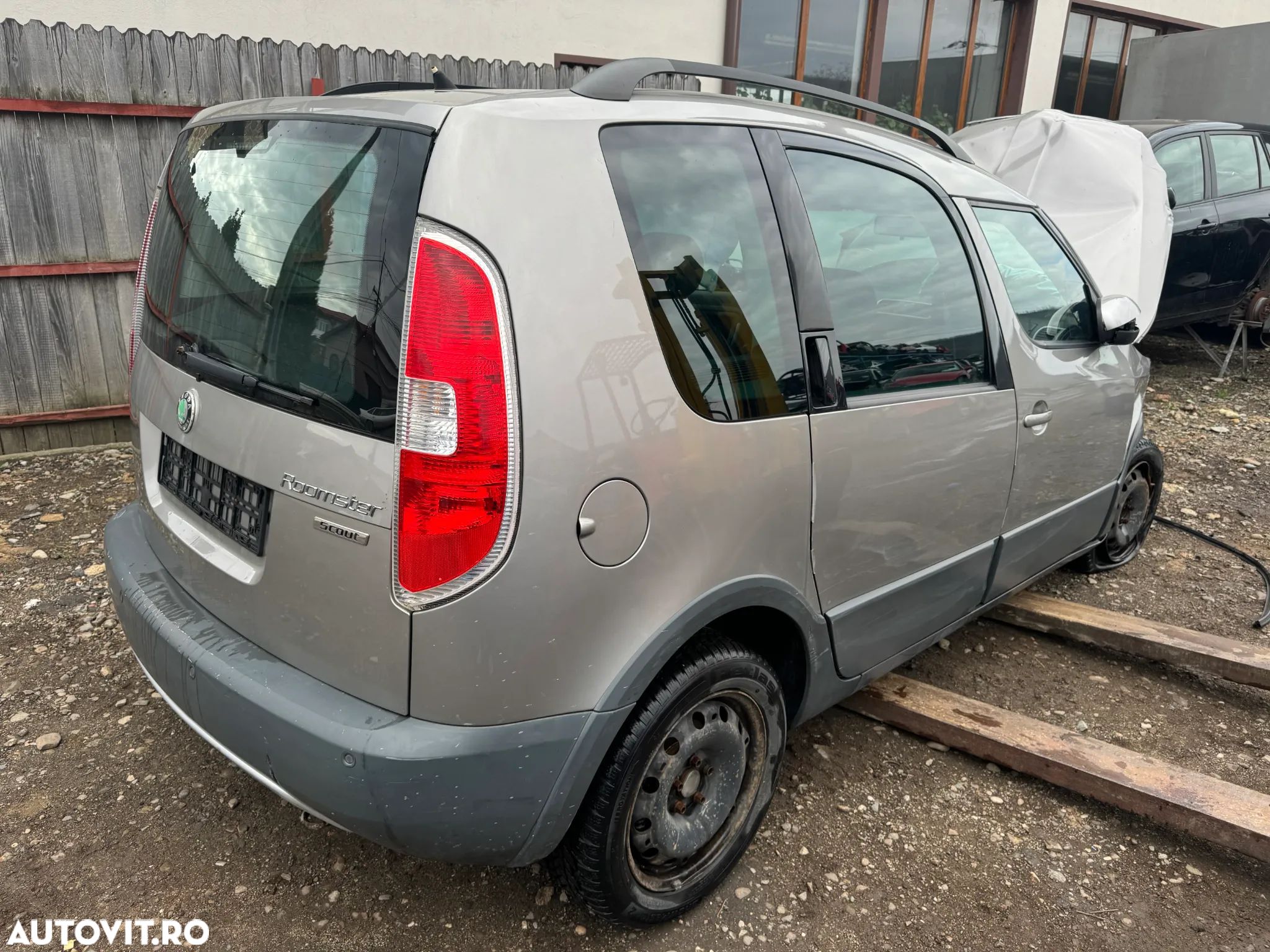 Dezmembram Skoda Roomster 1.6b cod BTS scout - 1