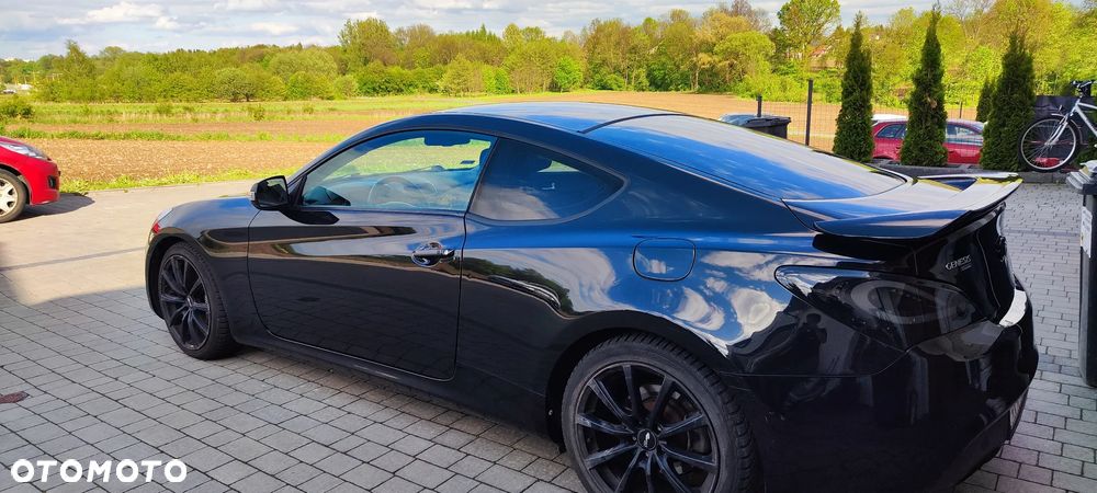 Hyundai Genesis Coupe - 2