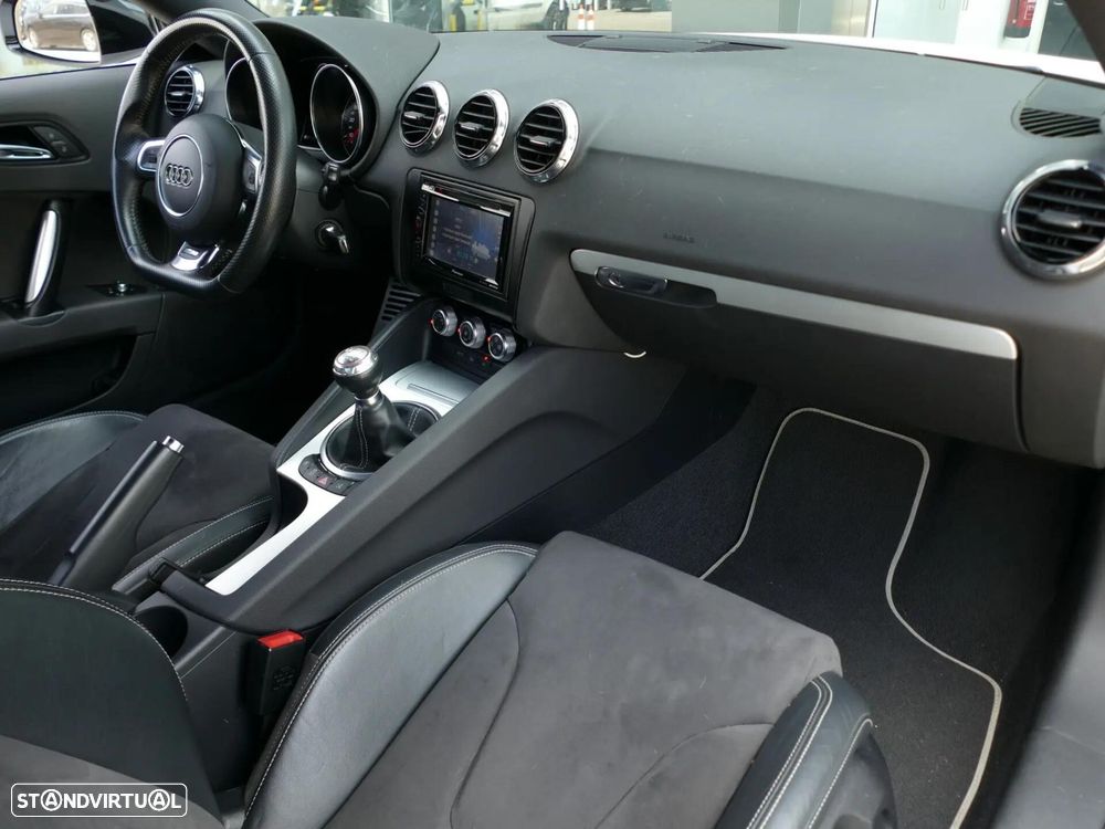 Audi TT RS Coupé - 33
