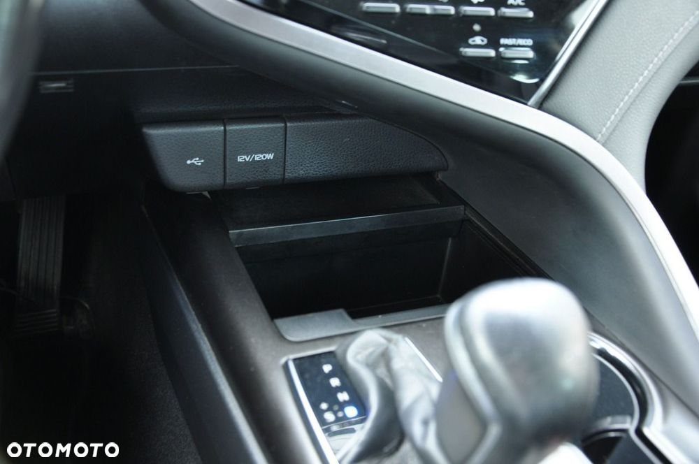 Toyota Camry - 22