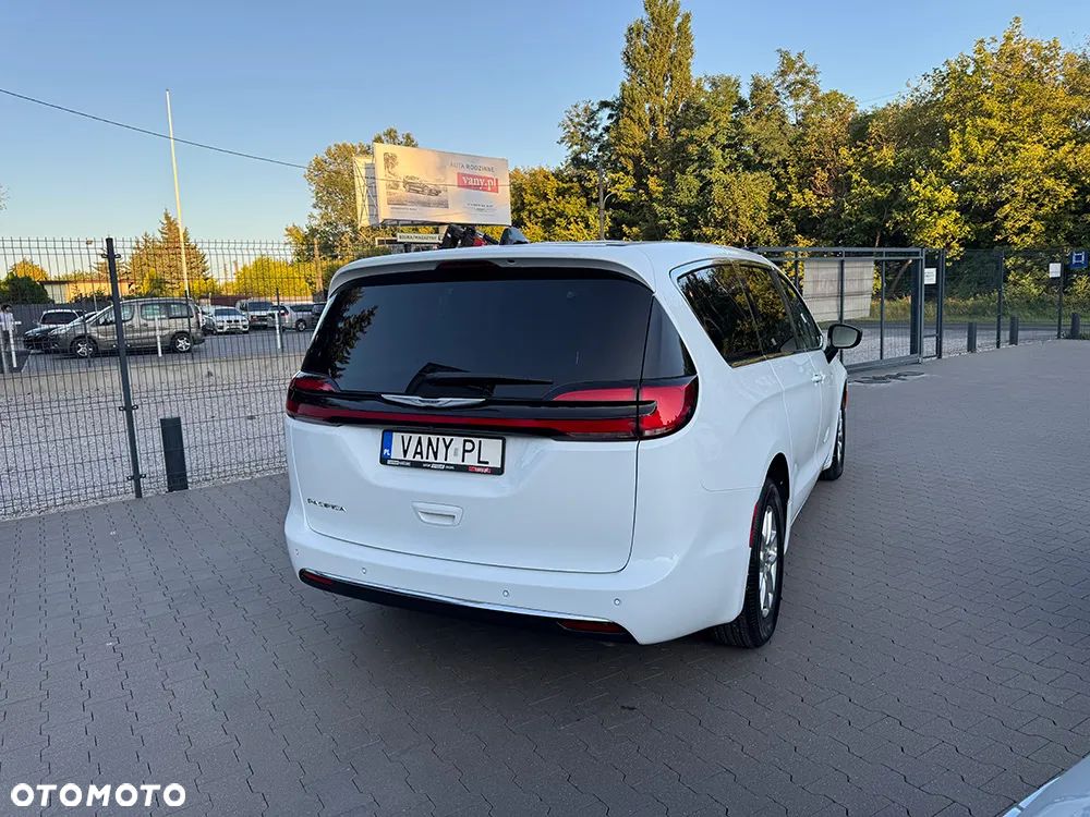 Chrysler Pacifica - 5