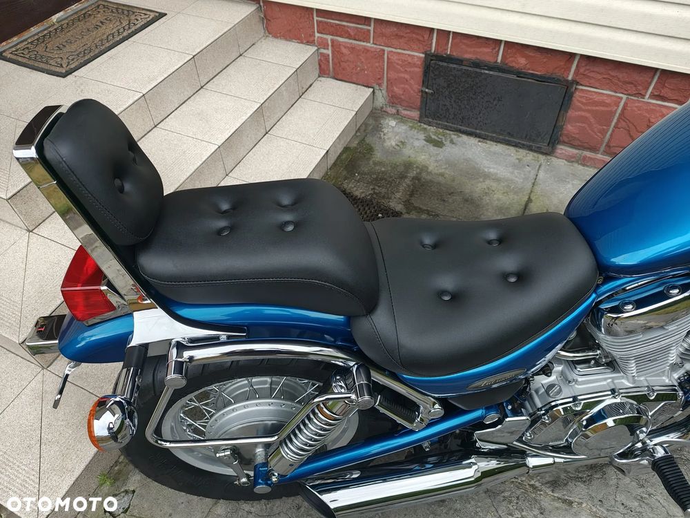 Suzuki Intruder - 8
