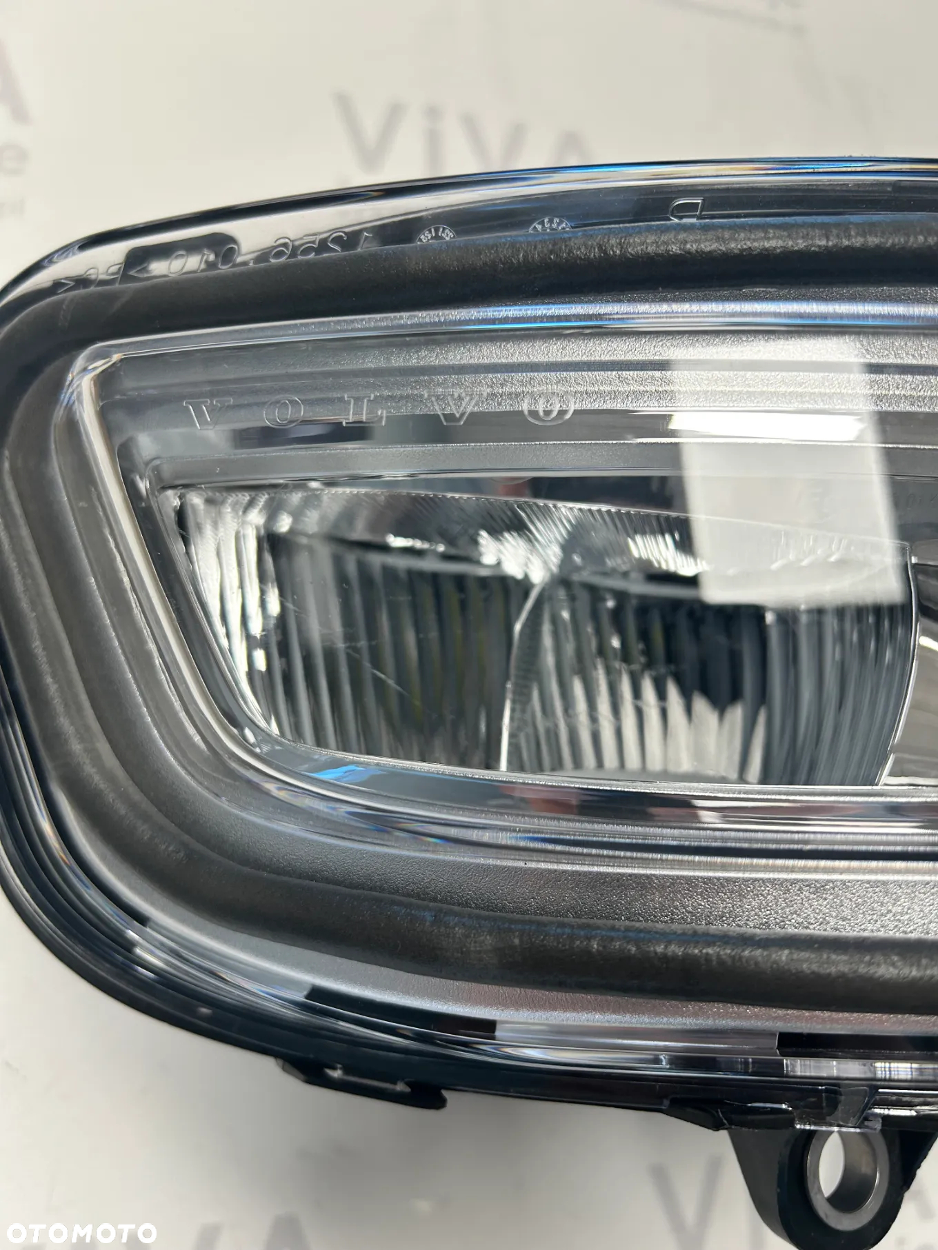 VOLVO OE HALOGEN REFLEKTOR PRZECIWMGIELNY PRAWY 23932945 - 2