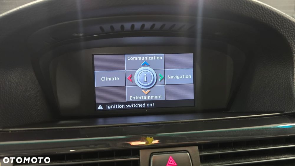 BMW 318I 2009 photo 4