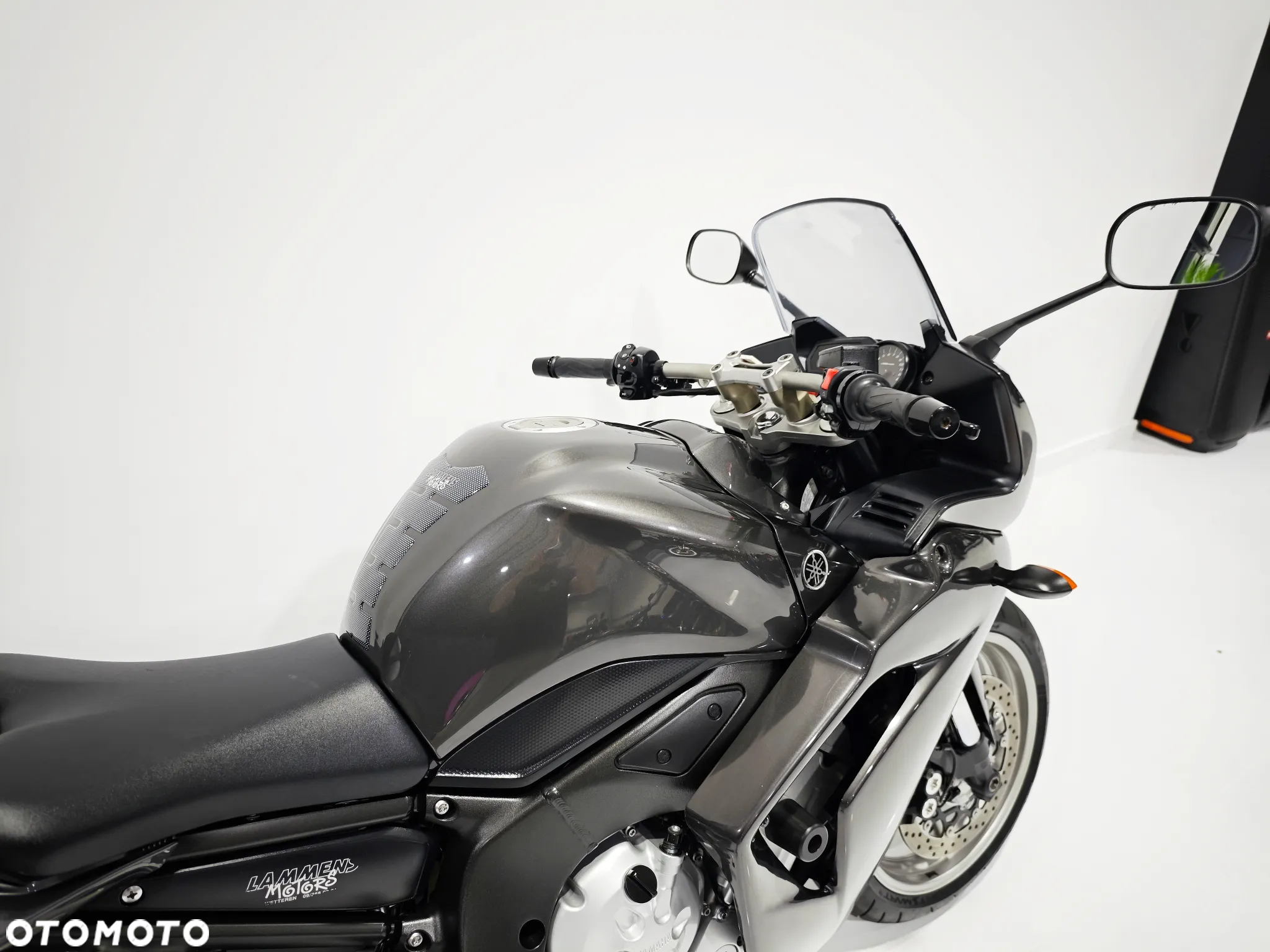 Yamaha FZ - 12