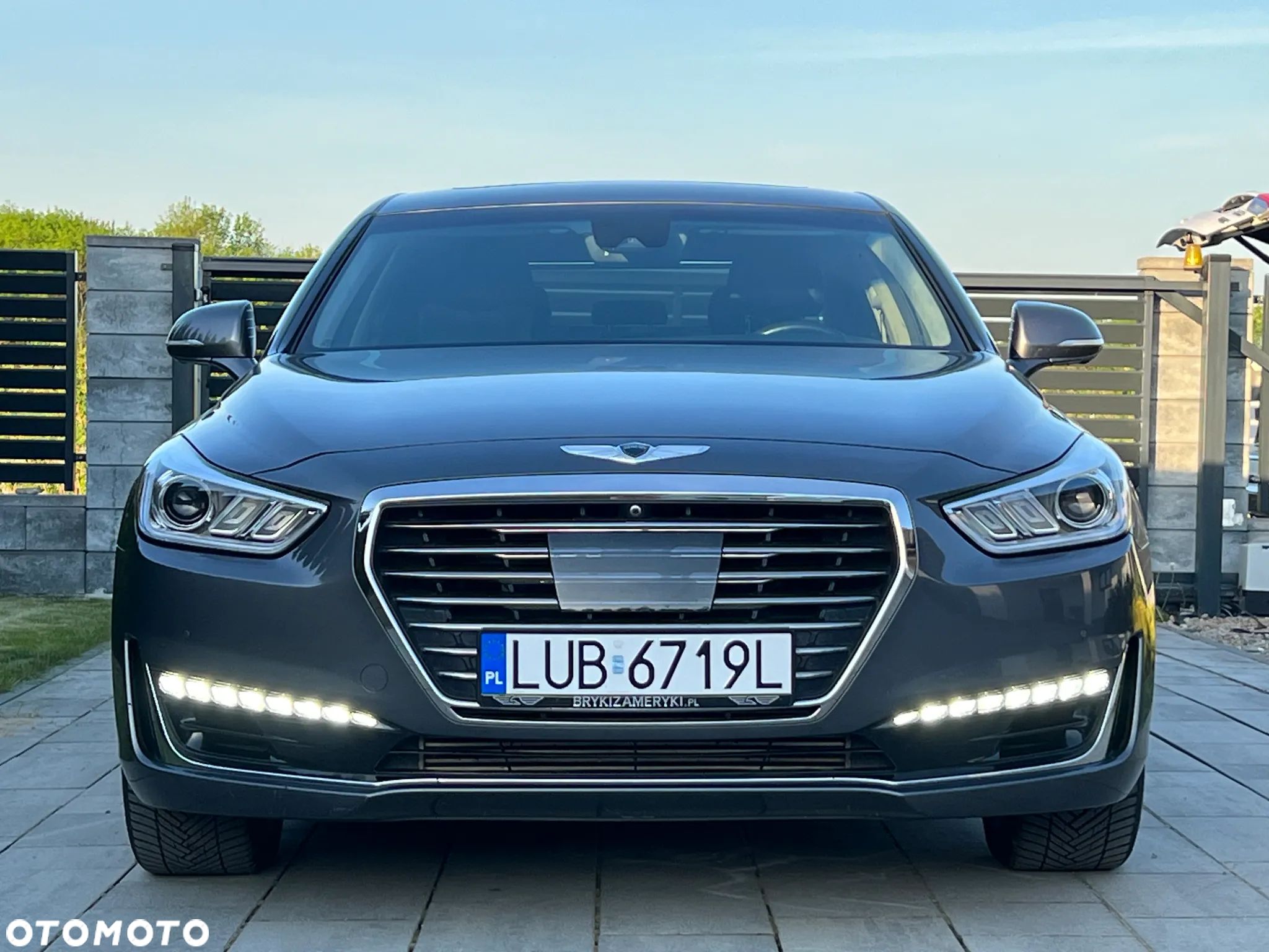 Genesis G90 - 1