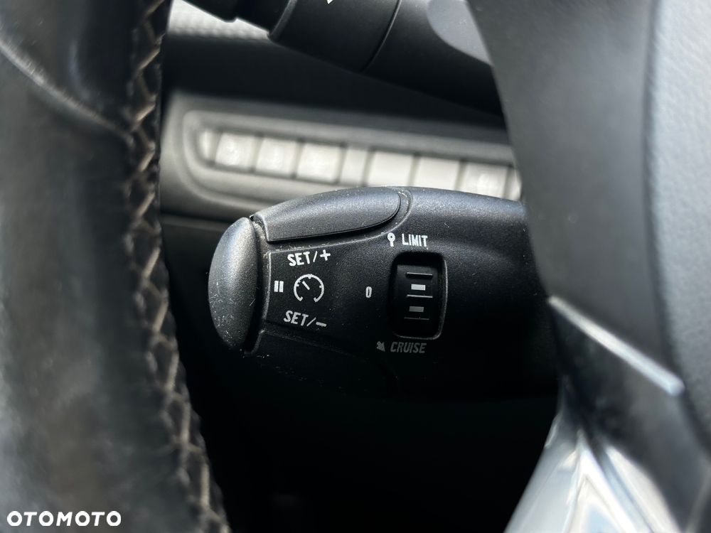 Peugeot 2008 1.6 e-HDi Allure S&S - 16