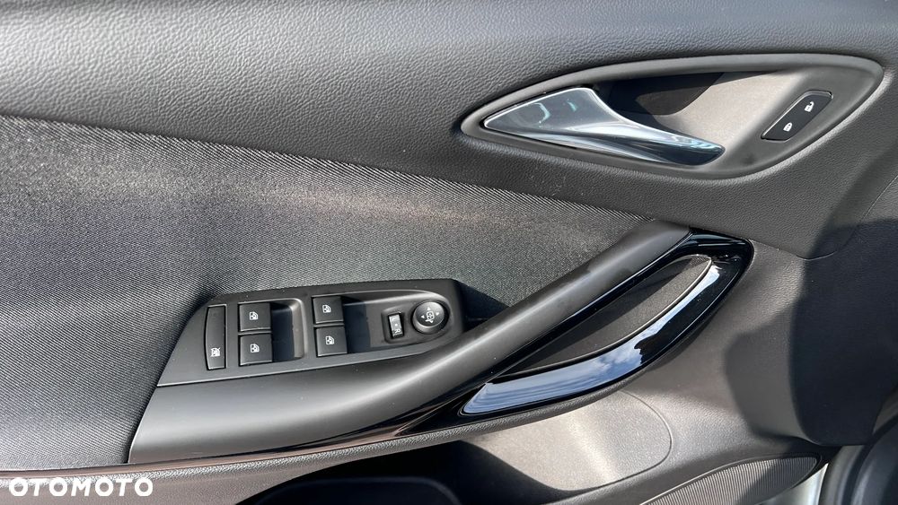 Opel Astra 1.4 Turbo Business - 26