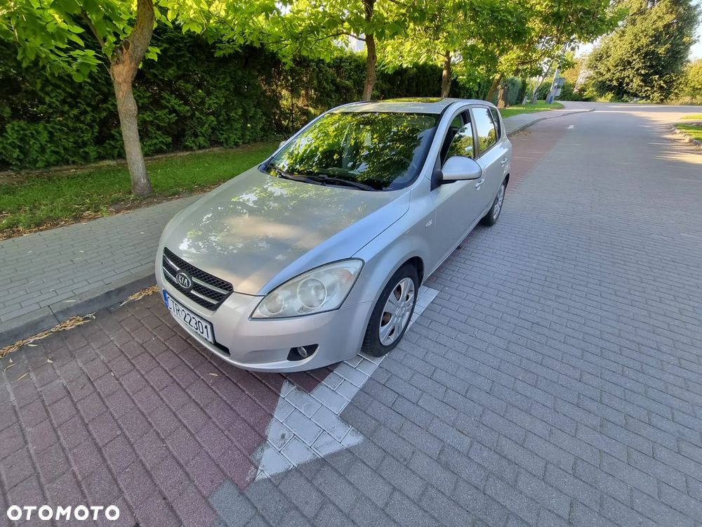 Kia Ceed - 1