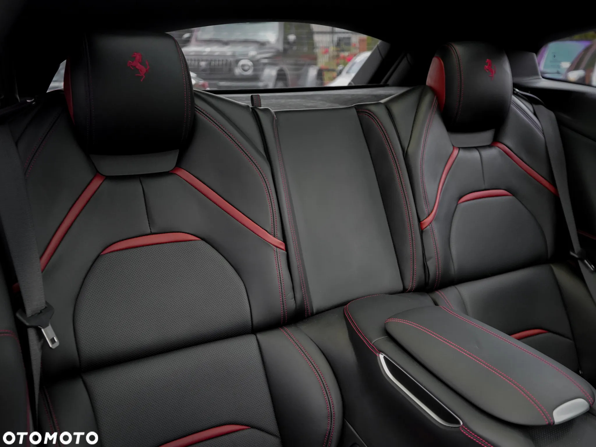 Ferrari GTC4Lusso - 32