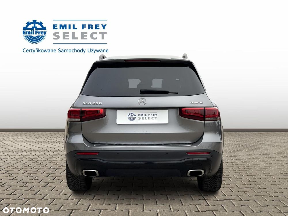 Mercedes-Benz GLB - 4