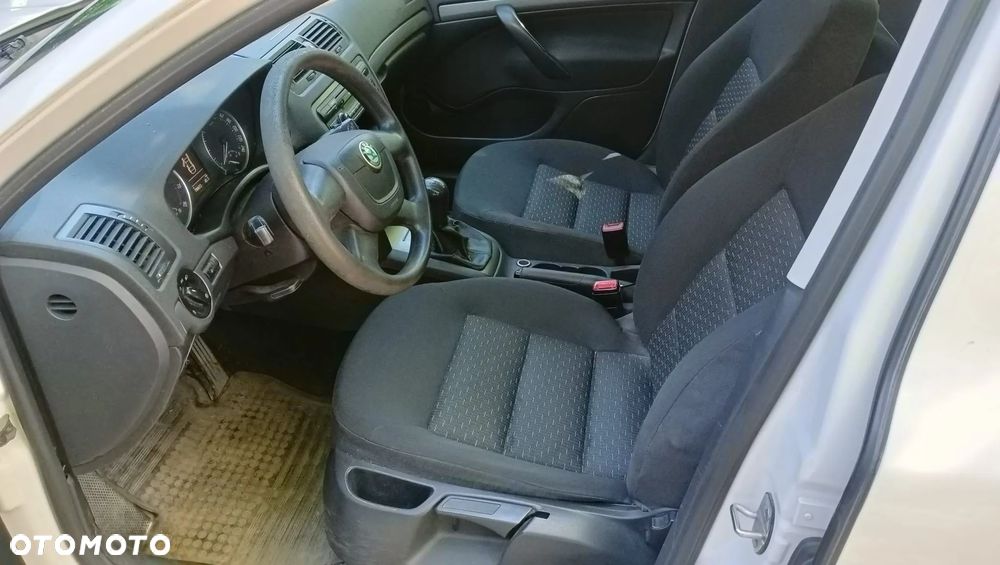 Skoda Octavia 1.6 Combi Classic - 11