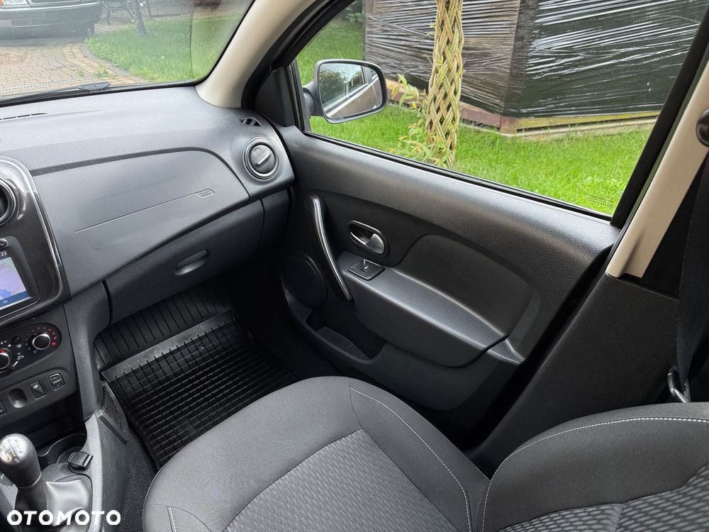 Dacia Logan TCe 90 Celebration - 17