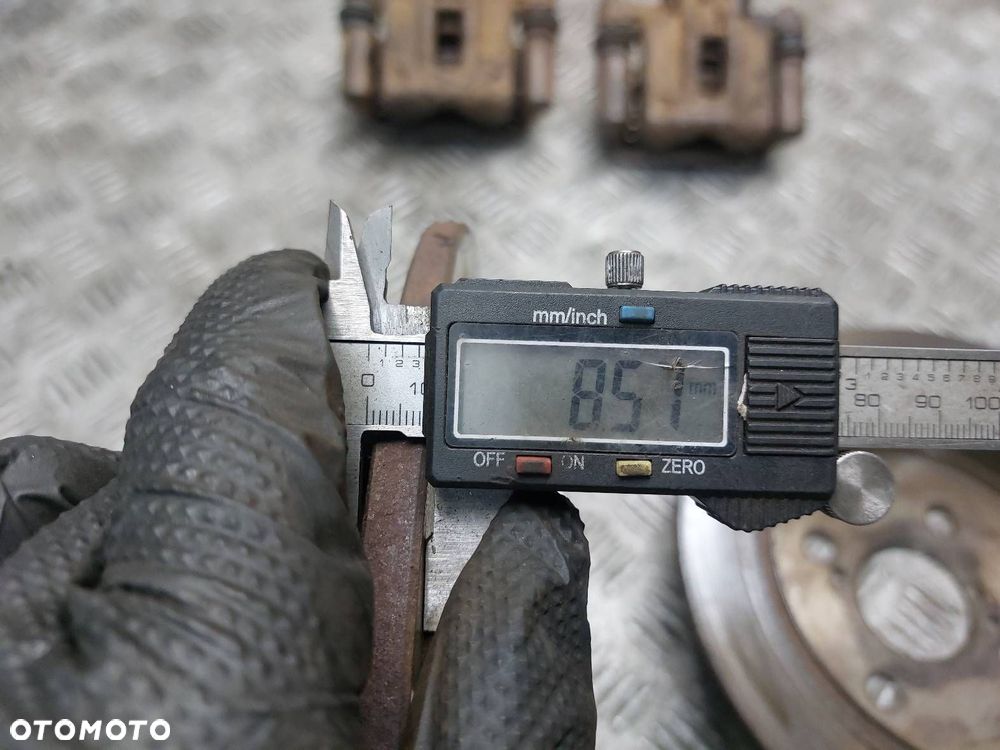 TARCZE HAMULCOWE TYŁ + ZACISKI TOYOTA COROLLA E12 1.6 16V - 5