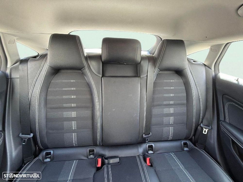 Mercedes-Benz CLA 200 - 10